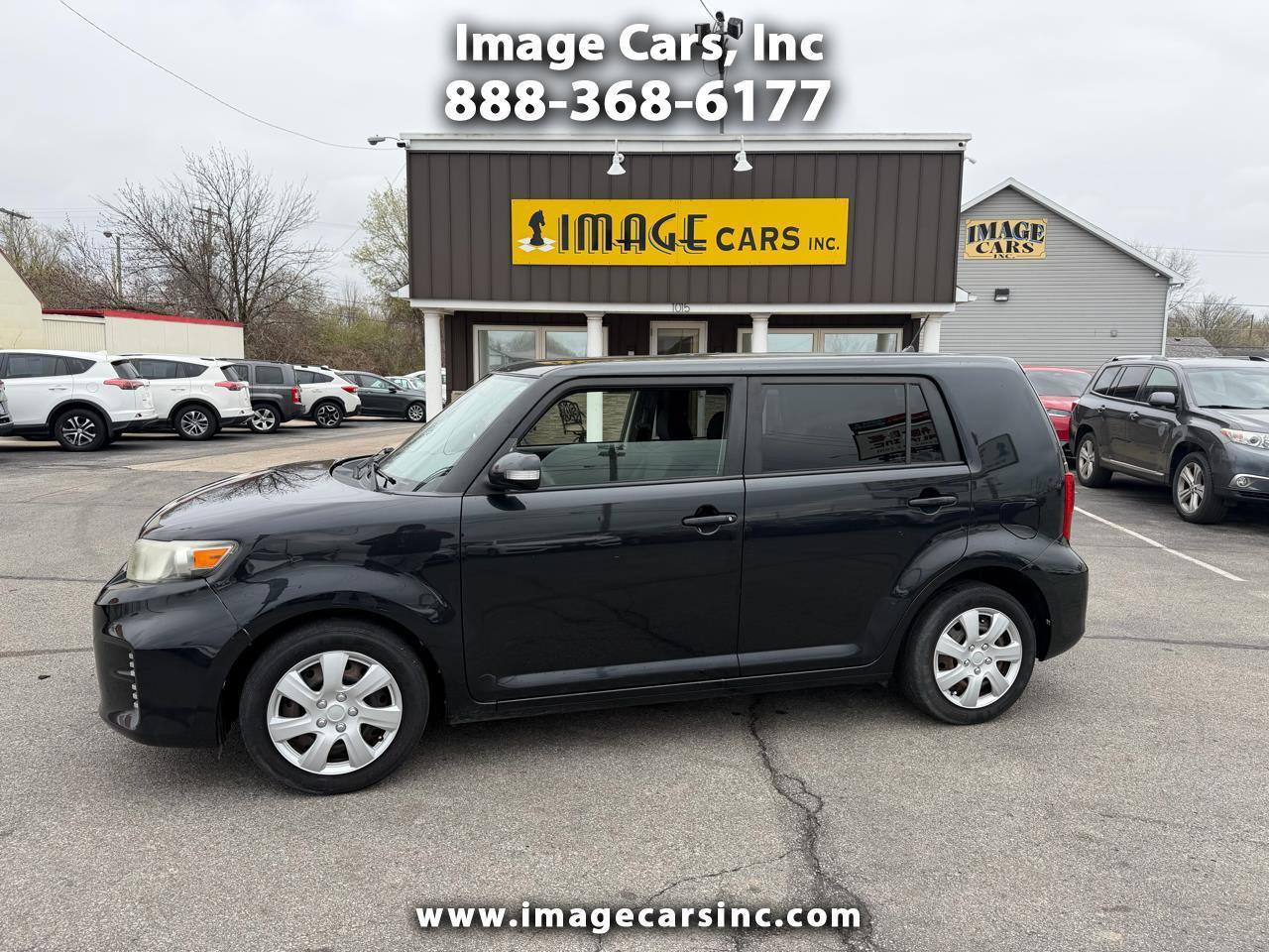 Used 2015 Scion xB image 1