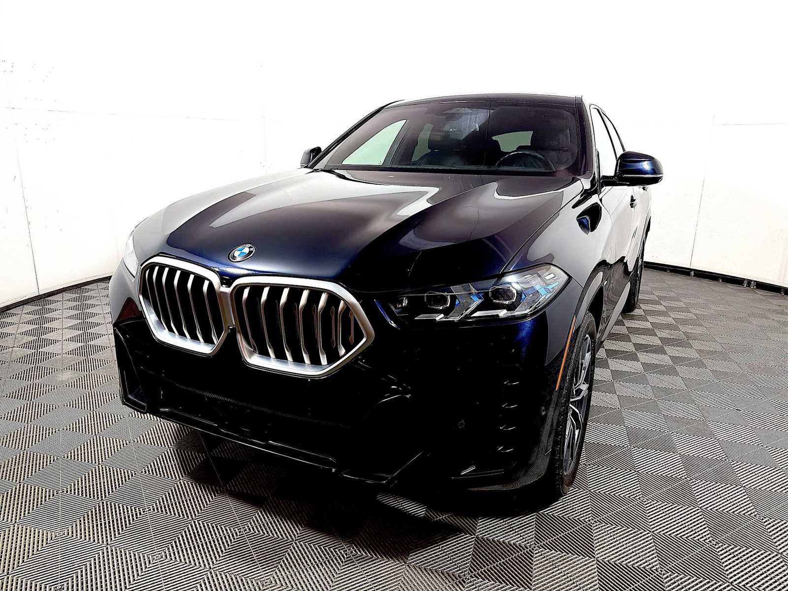 Used 2025 BMW X6 xDrive40i AWD/4WD image 3