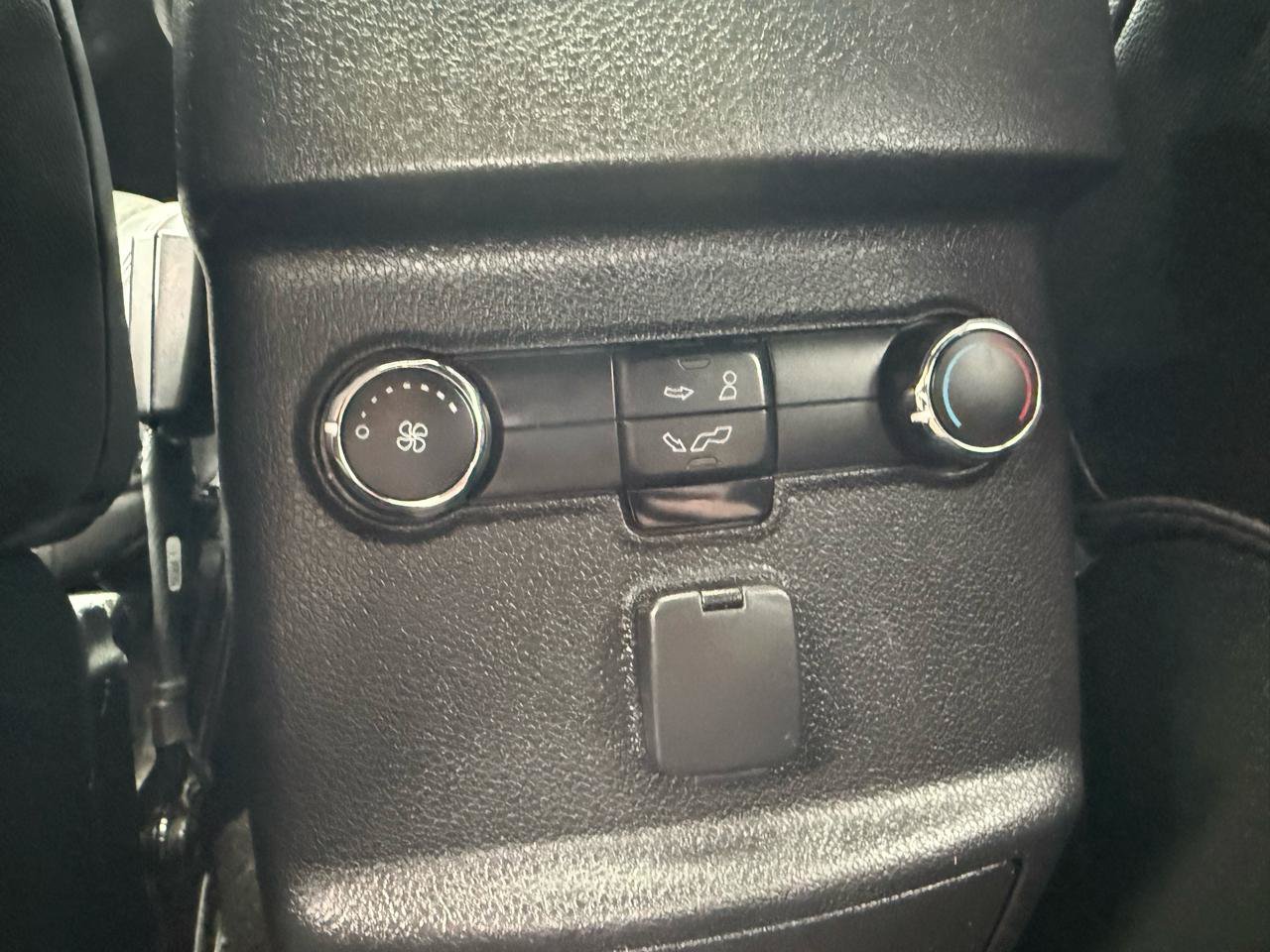 Used 2018 Ford Explorer XLT w/ Equipment Group 202A FWD image 14
