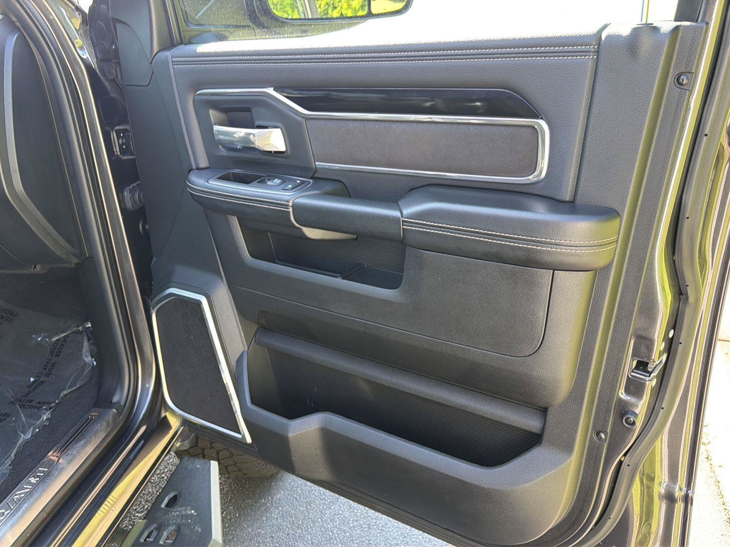 Used 2022 RAM 2500 Laramie w/ Night Edition AWD/4WD image 14