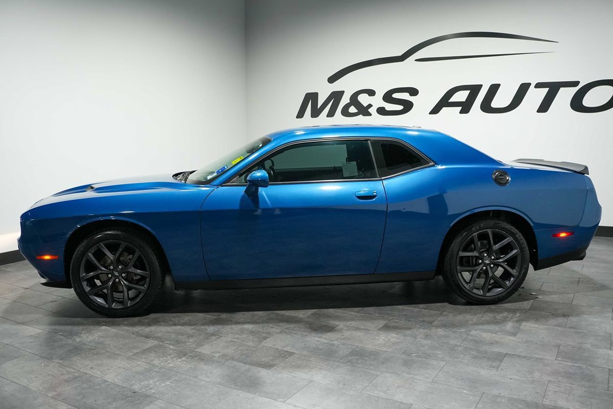 Used 2020 Dodge Challenger SXT w/ Driver Convenience Group RWD image 3