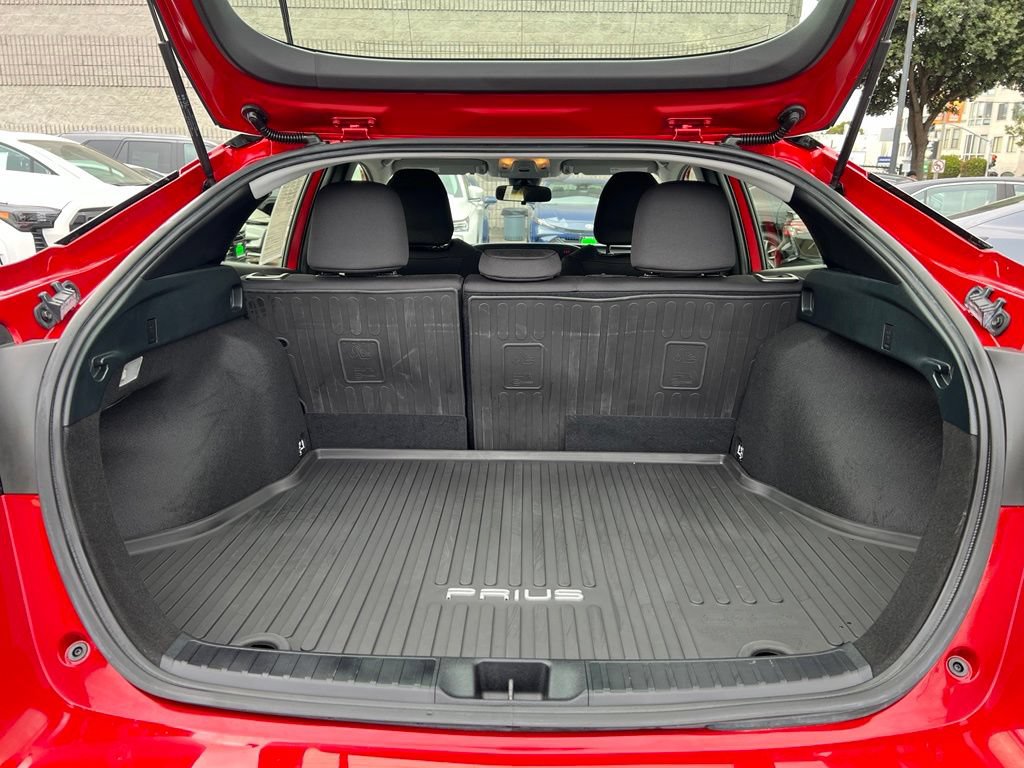 Certified 2022 Toyota Prius LE FWD image 38