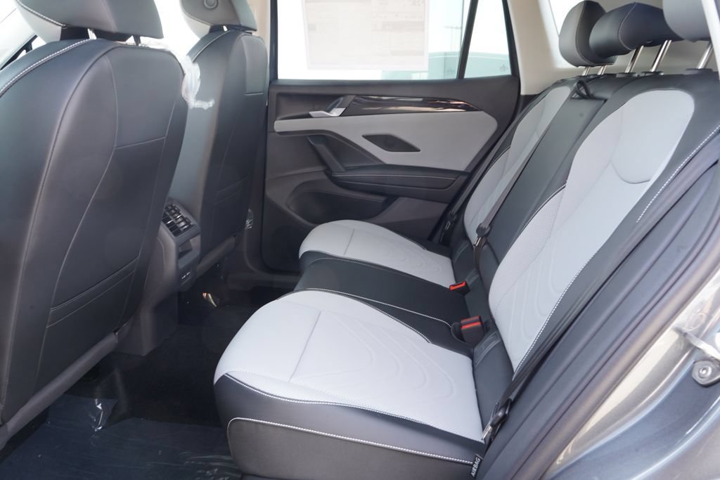 New 2026 Volkswagen Tiguan SE FWD image 7