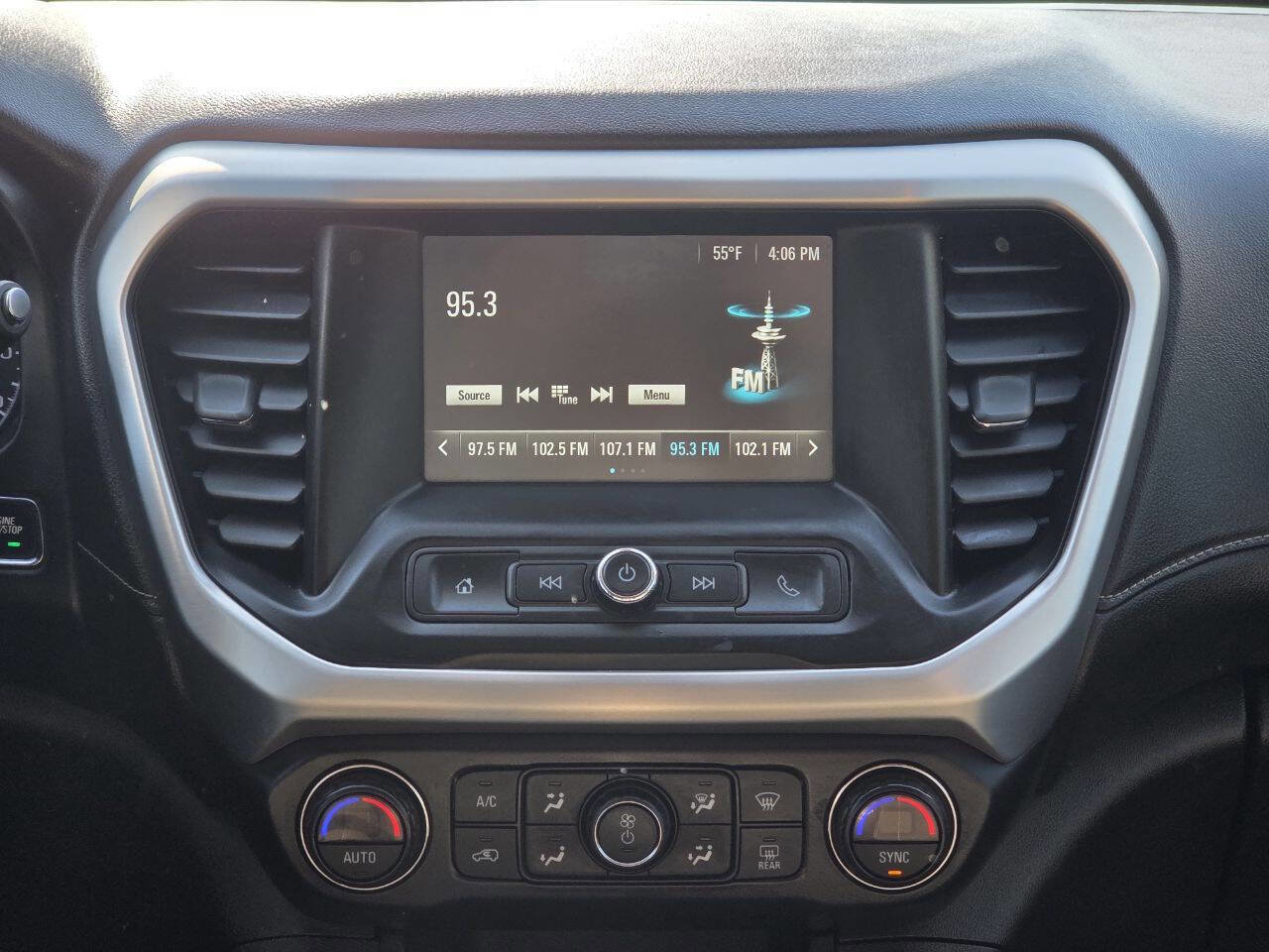 Used 2017 GMC Acadia SLE AWD/4WD image 23
