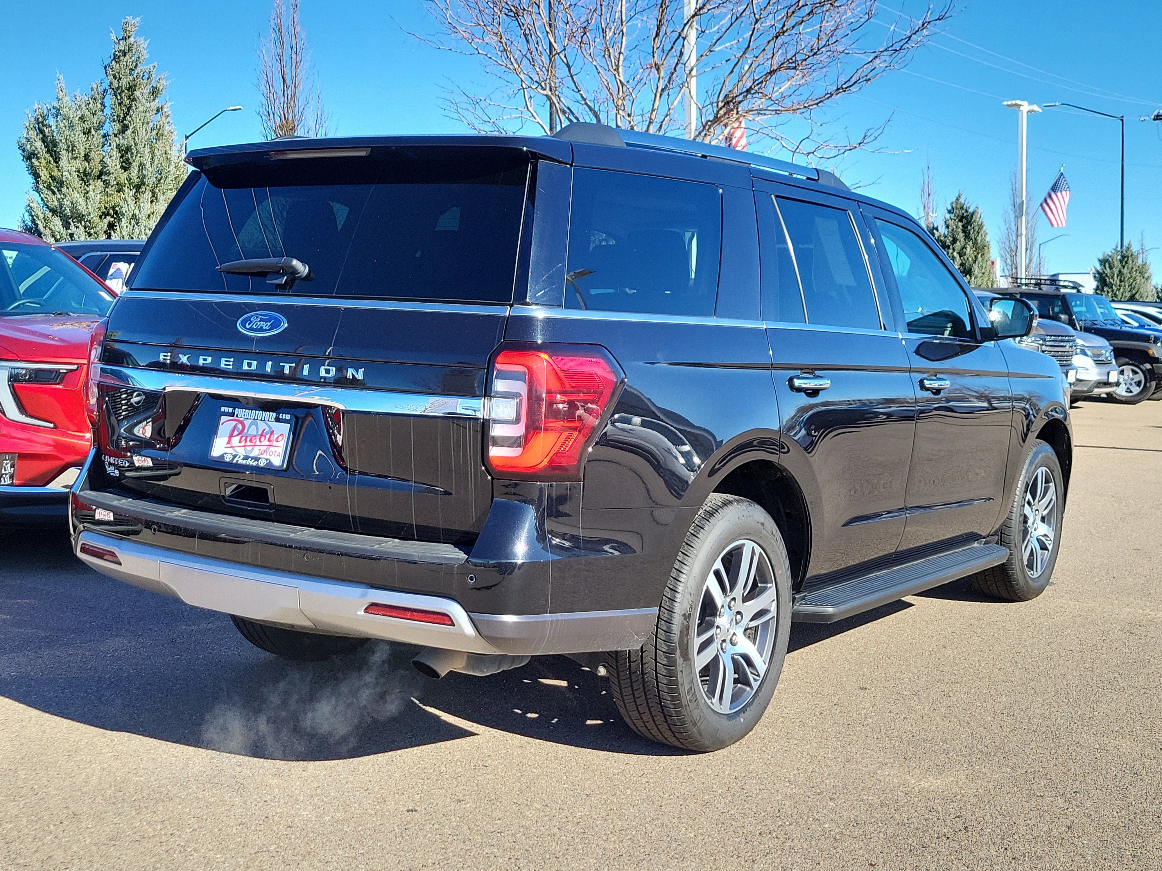 Used 2024 Ford Expedition Limited image 3