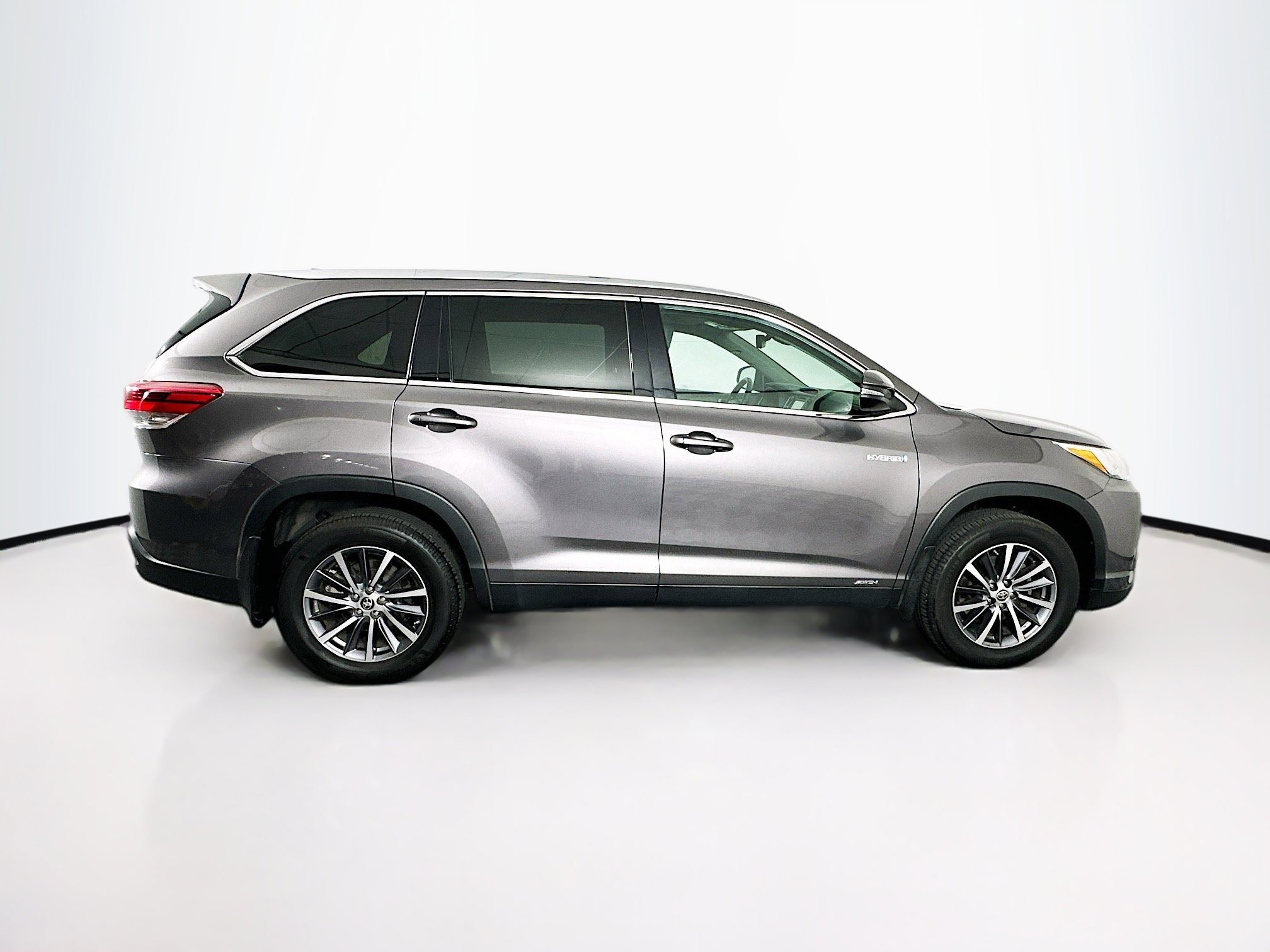 Used 2019 Toyota Highlander XLE image 10