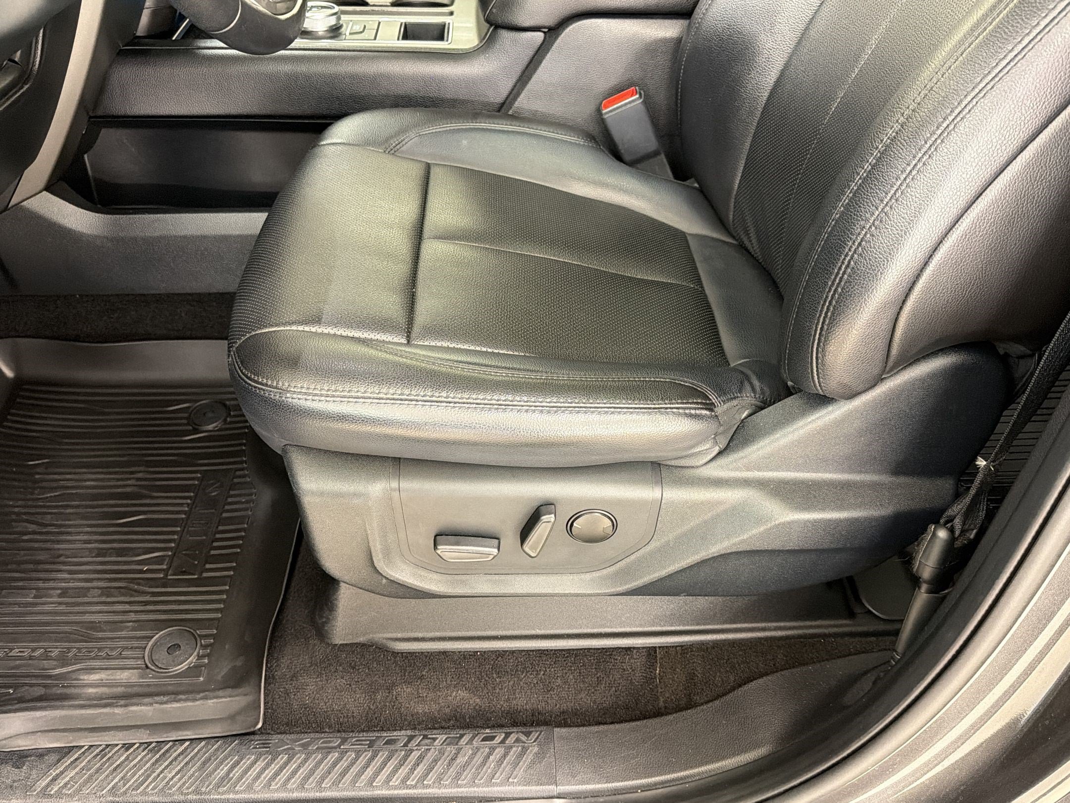 Used 2021 Ford Expedition Max XLT RWD image 13