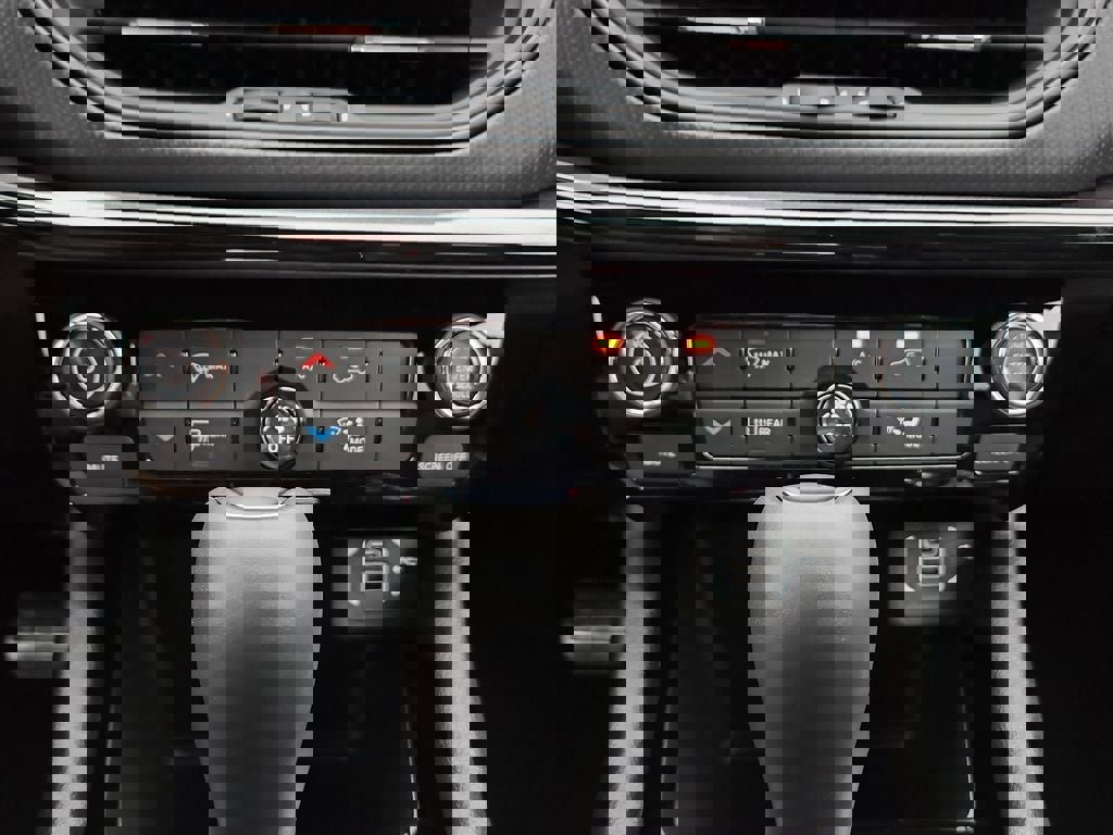 New 2026 Jeep Compass Latitude image 26