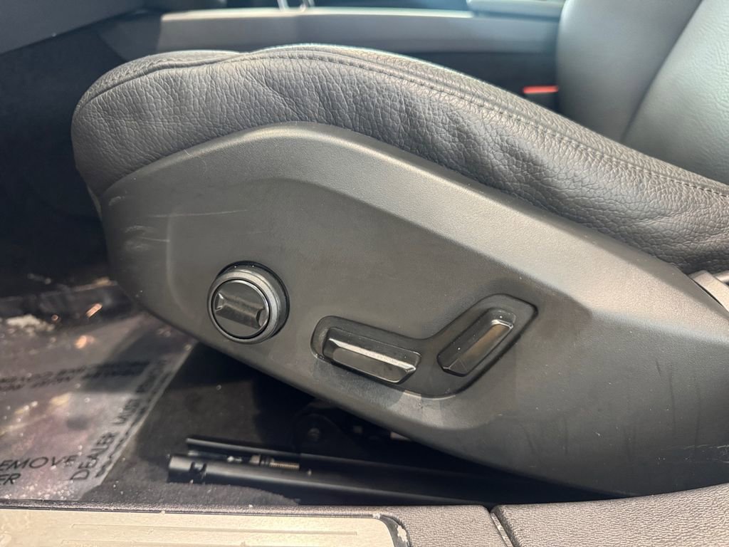 Certified 2025 Volvo V60 B5 Cross Country Plus image 29