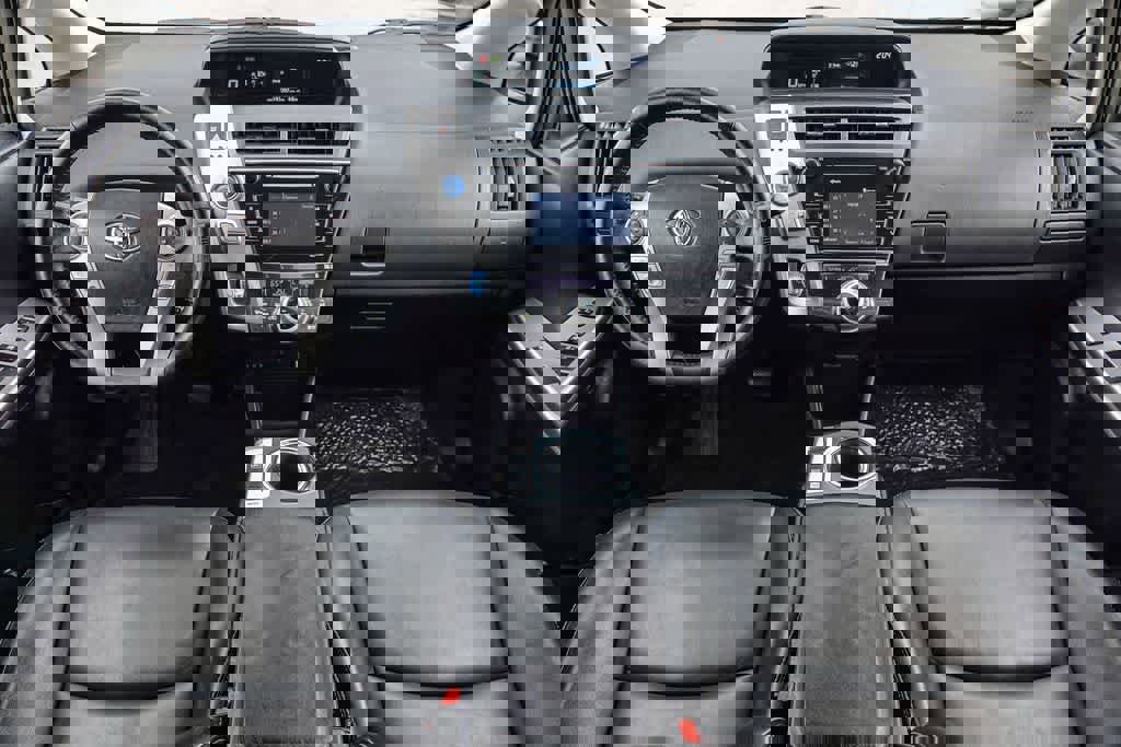 Used 2015 Toyota Prius V Four image 11