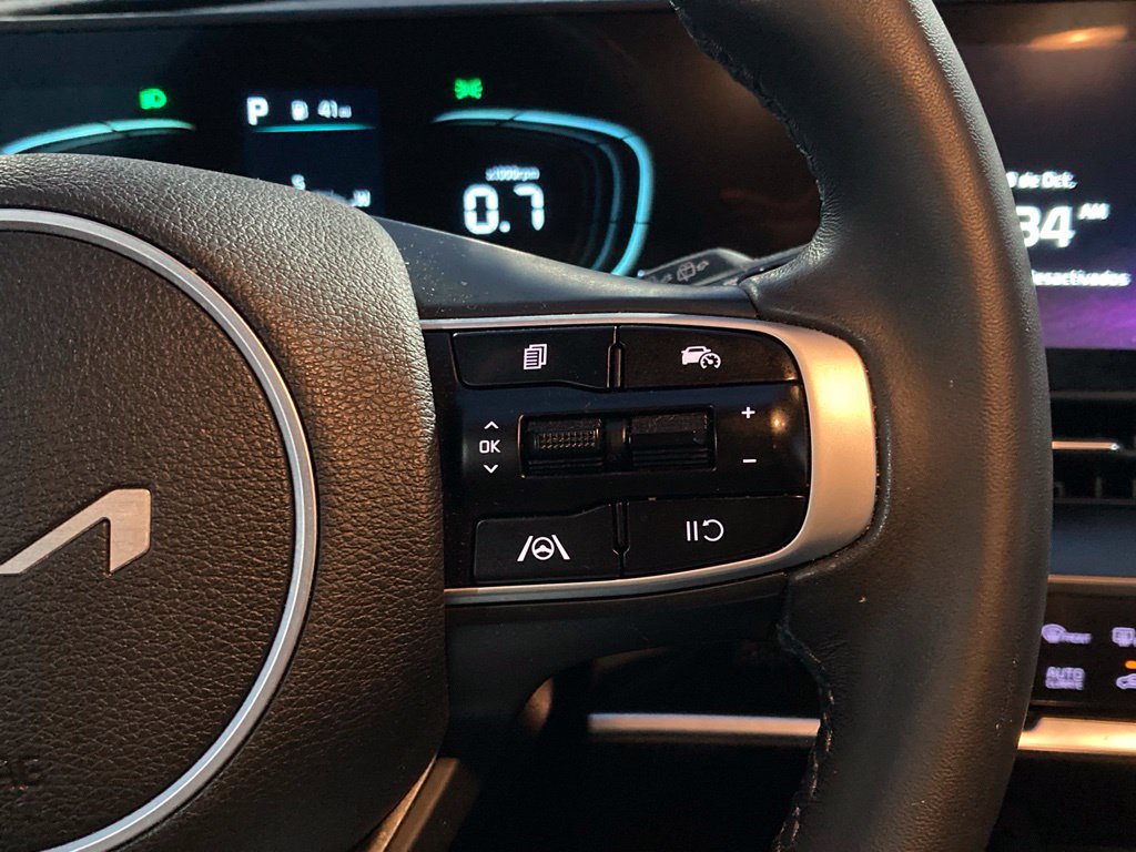Used 2025 Kia Sportage EX FWD image 16