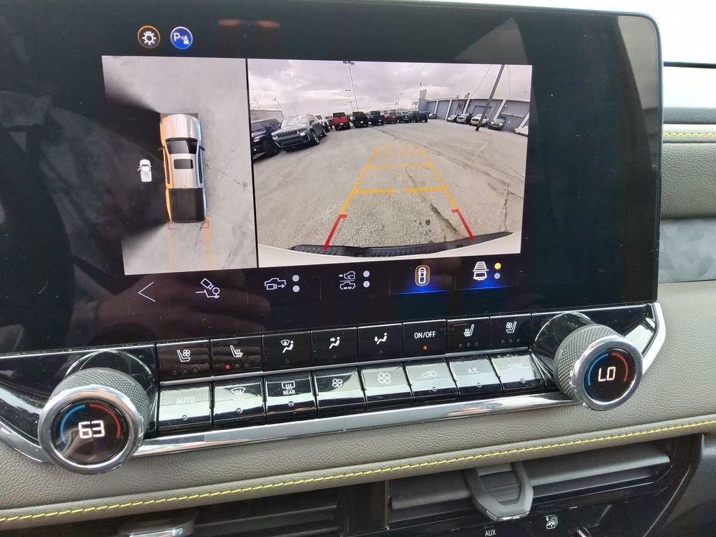 Used 2025 Chevrolet Colorado ZR2 w/ Technology Package AWD/4WD image 16