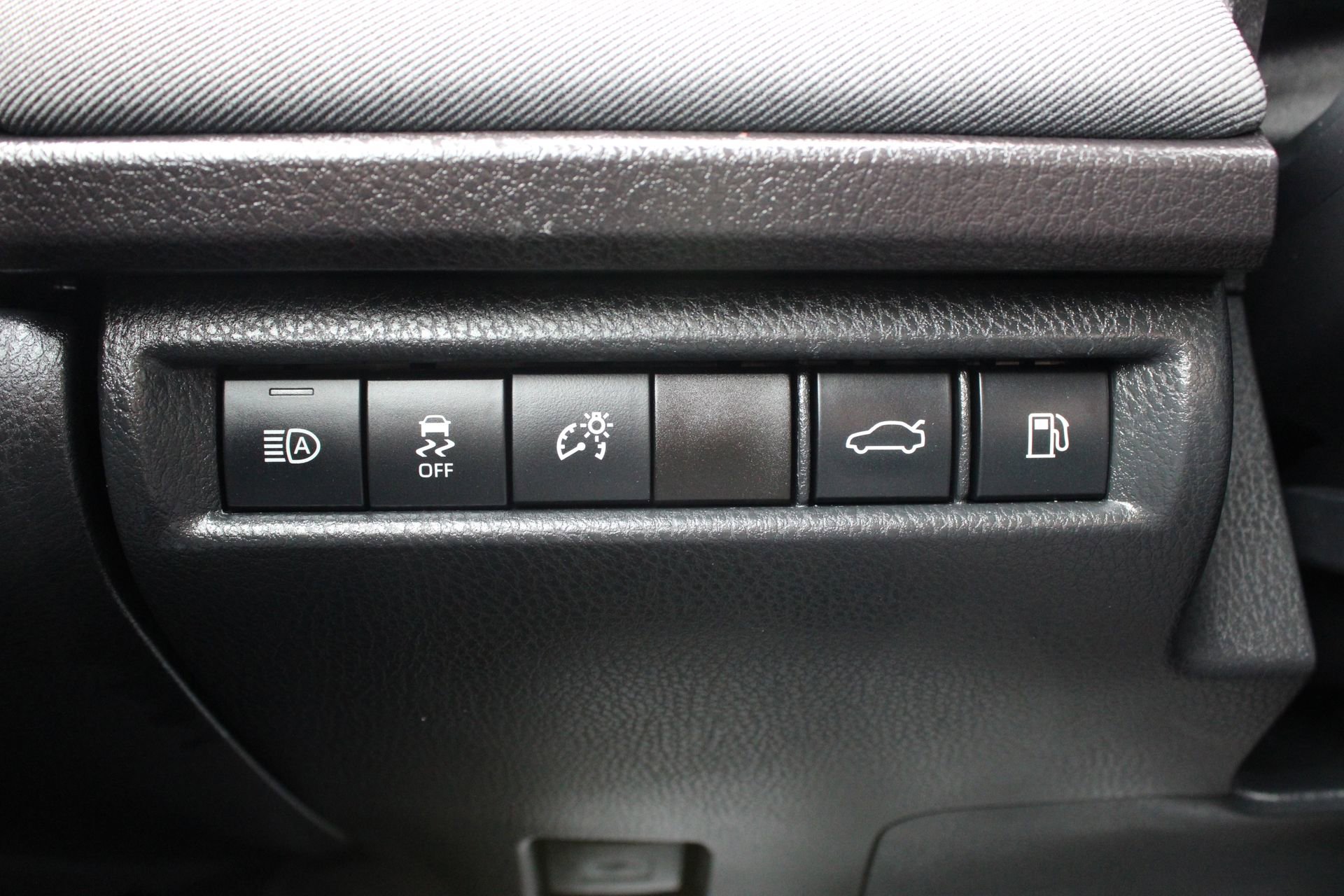 Used 2025 Toyota Camry LE image 21