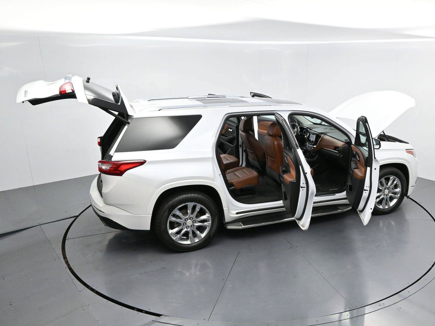 Used 2019 Chevrolet Traverse High Country w/ LPO, Floor Liner Package AWD/4WD image 50