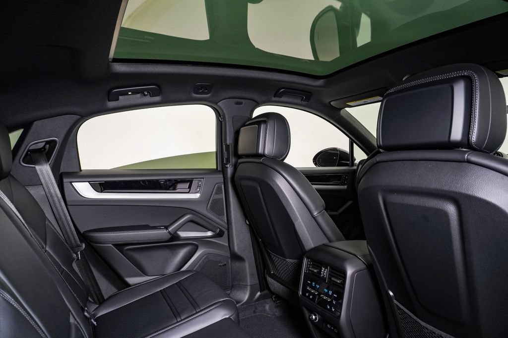 New 2026 Porsche Cayenne Coupe AWD/4WD image 16