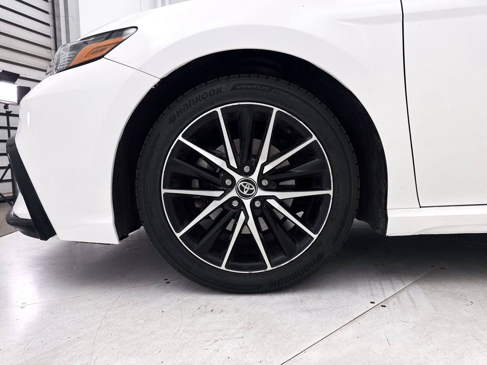 Used 2021 Toyota Camry SE FWD image 11