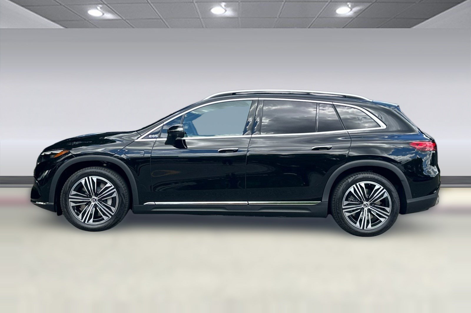 New 2026 Mercedes-Benz EQS 400 4MATIC SUV image 2