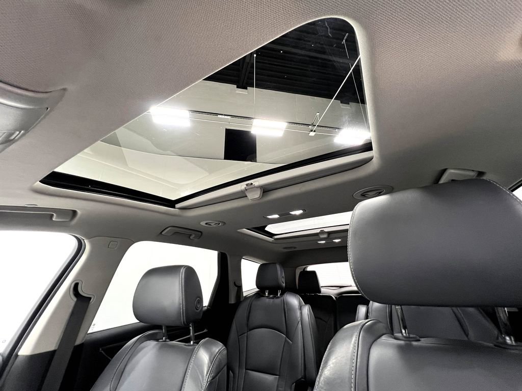 Used 2018 Buick Enclave Essence image 11