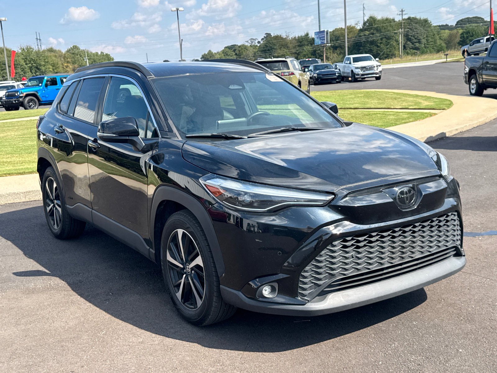 Used 2024 Toyota Corolla Cross AWD Hybrid image 3