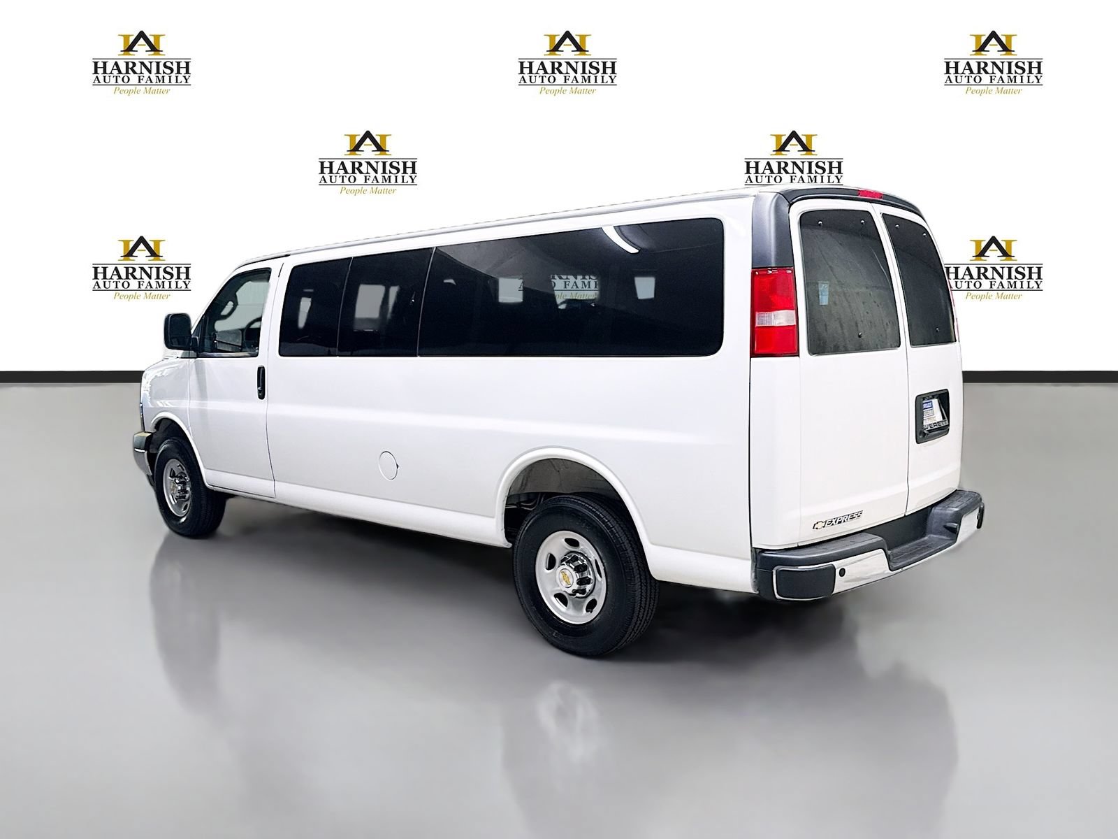 Used 2025 Chevrolet Express 3500 LT w/ LT Preferred Equipment Group RWD image 9