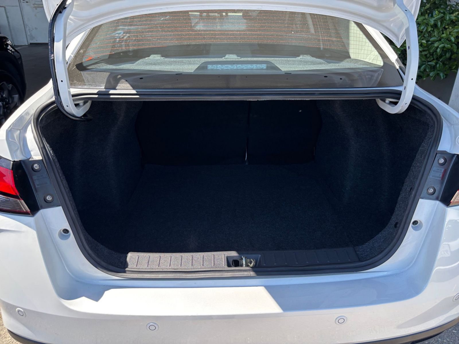 Used 2025 Nissan Versa SV FWD image 31