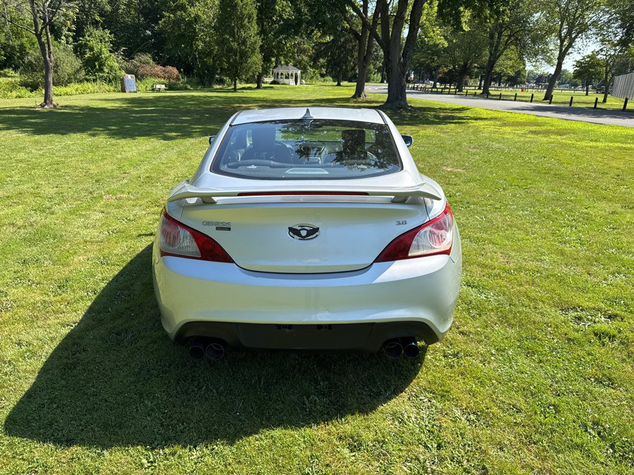 Used 2010 Hyundai Genesis 3.8 RWD image 22