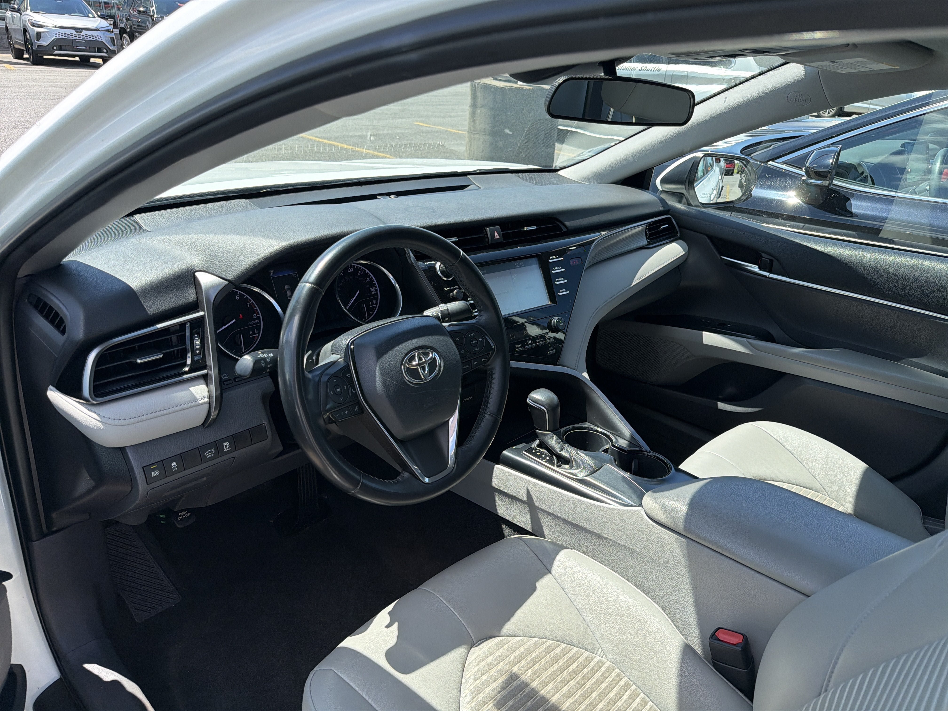 Used 2019 Toyota Camry SE FWD image 8