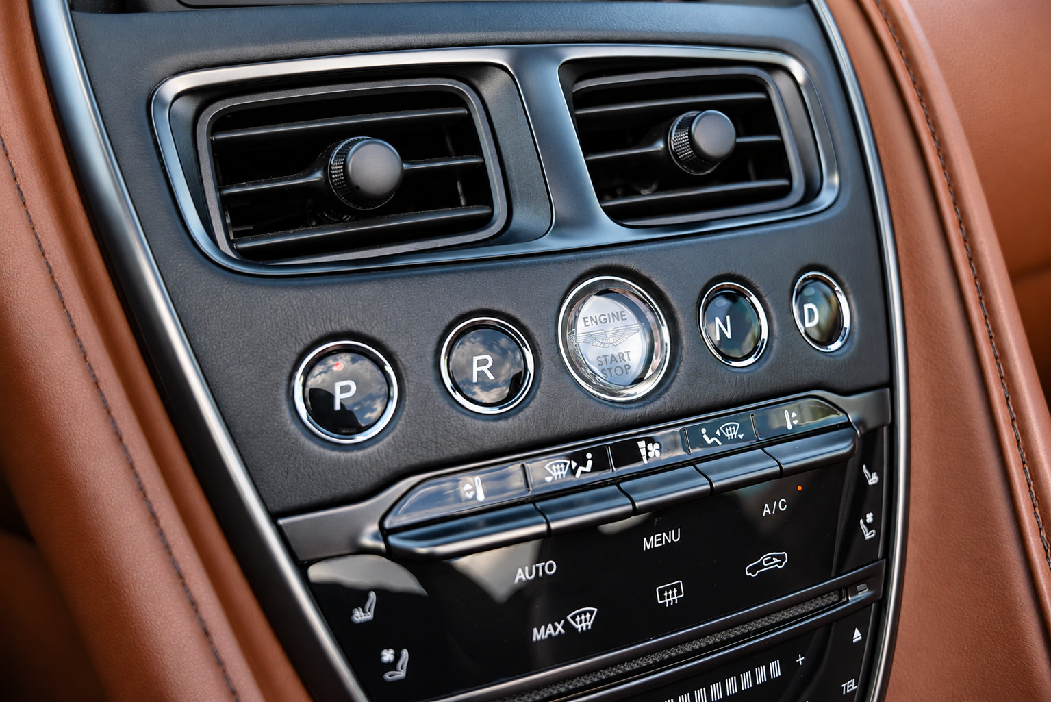 Used 2019 Aston Martin DB11 Volante RWD image 37