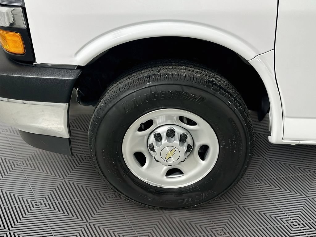 Used 2025 Chevrolet Express 2500 w/ Driver Convenience Package RWD image 26