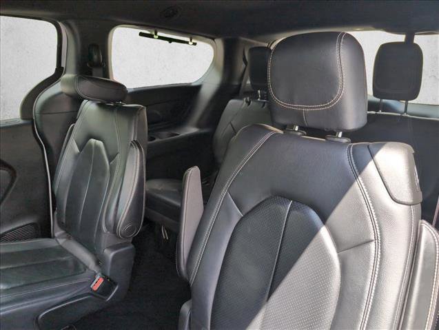 Used 2019 Chrysler Pacifica Touring-L Plus w/ Advanced Safetytec Group FWD image 18