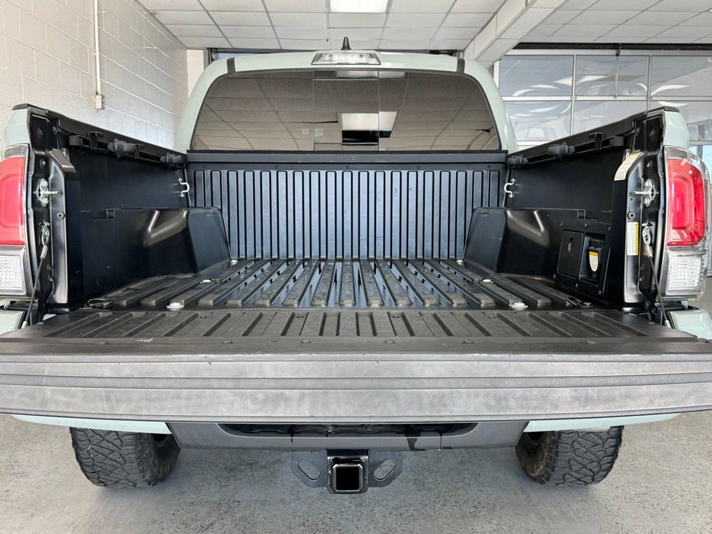 Used 2022 Toyota Tacoma TRD Sport w/ Technology Package image 8