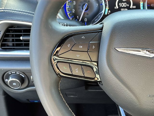 Used 2025 Chrysler Pacifica Limited FWD image 28