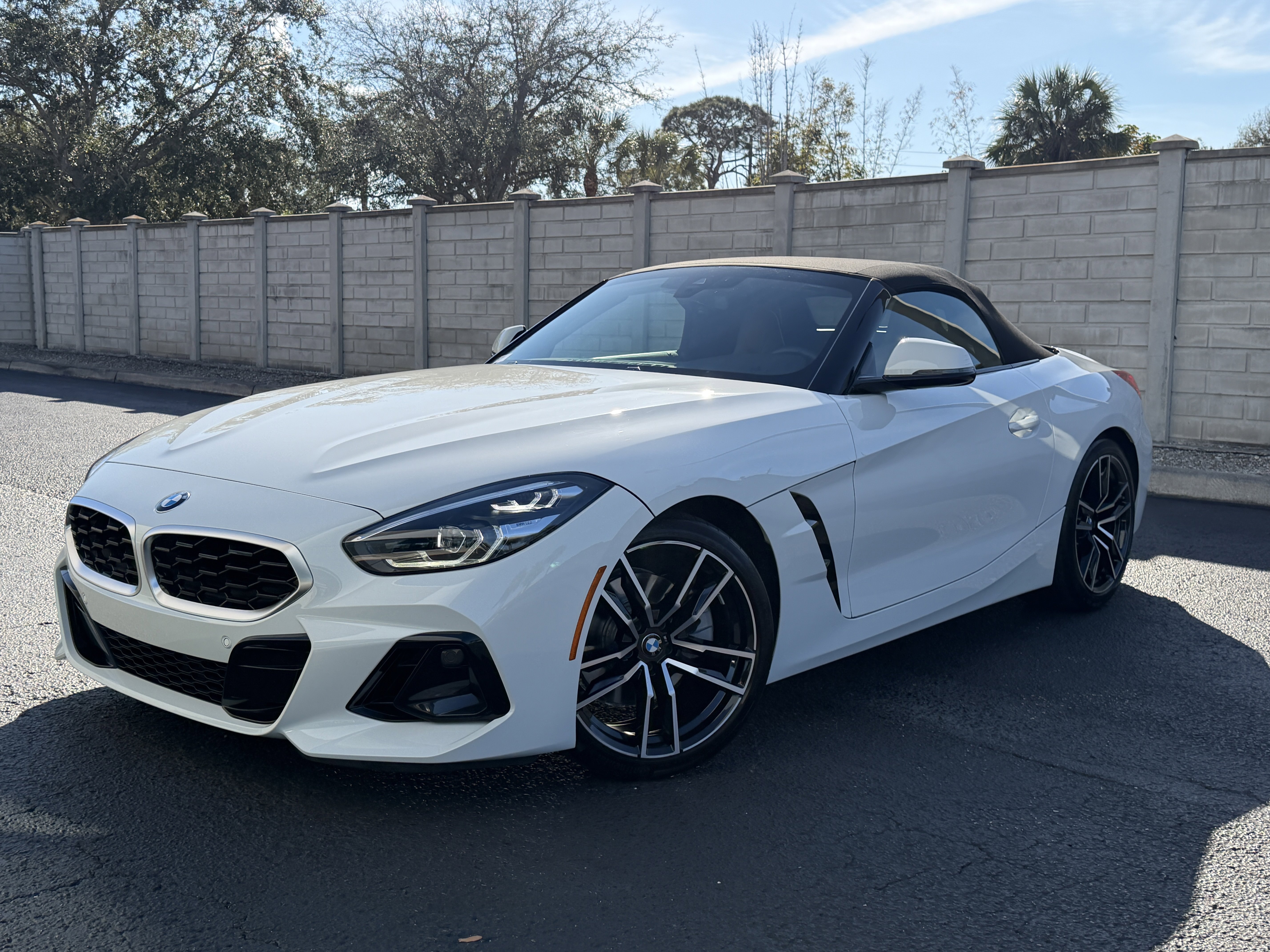 Used 2023 BMW Z4 sDrive30i w/ Driving Assistance Package image 1