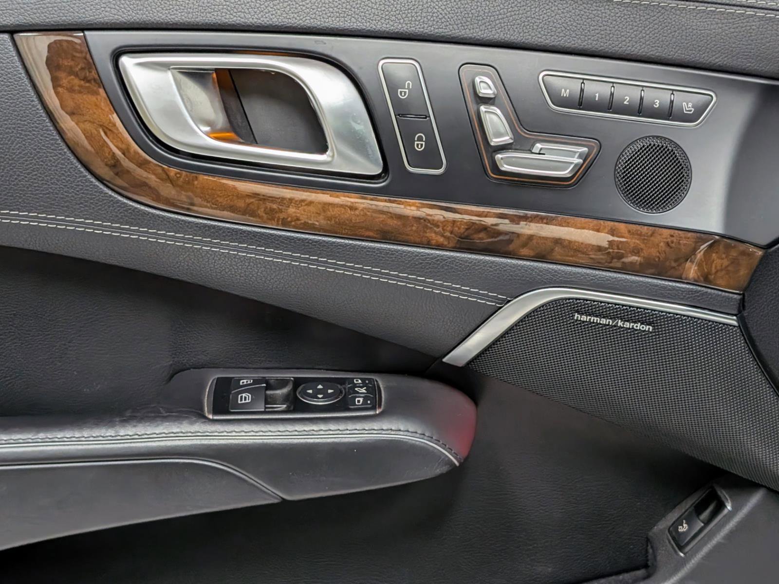 Used 2013 Mercedes-Benz SL 550 w/ Premium Pkg image 21