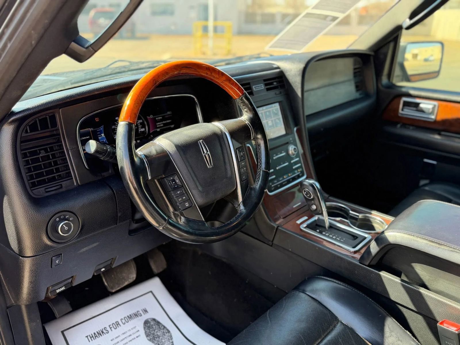 Used 2017 Lincoln Navigator L Select image 9