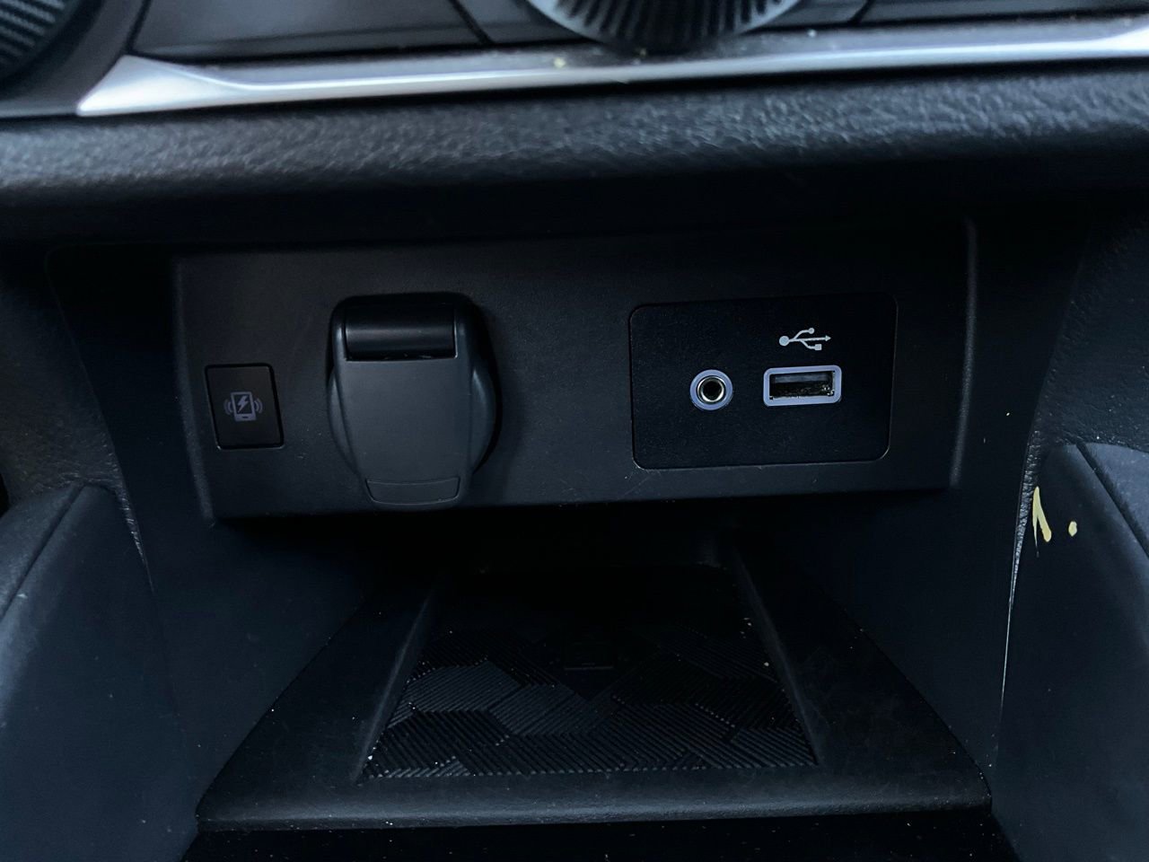 Used 2025 Nissan Versa SV image 23