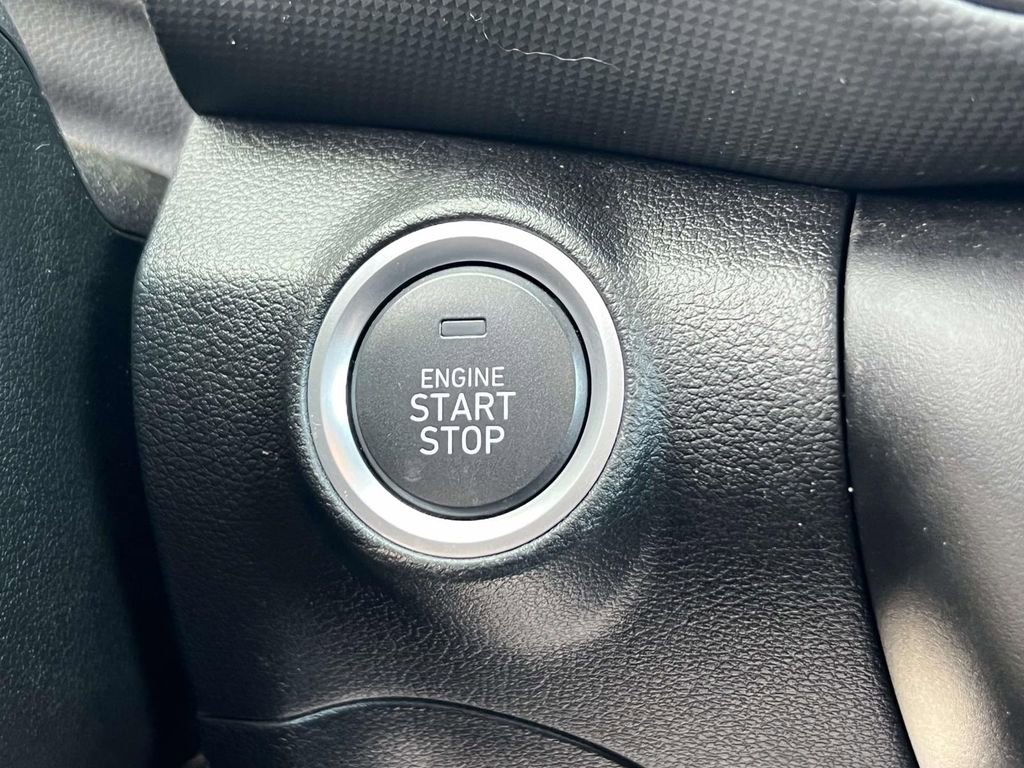Certified 2023 Hyundai Kona SEL AWD/4WD image 31