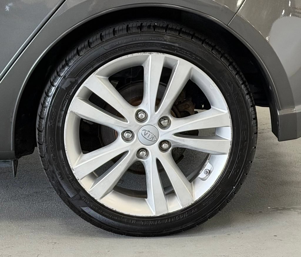 Used 2013 Kia Forte SX w/ Leather Pkg FWD image 8