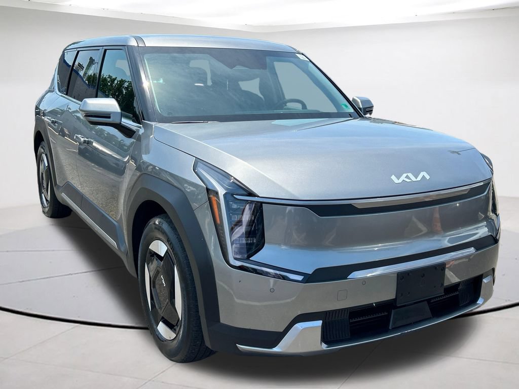 Certified 2024 Kia EV9 Light Long Range RWD image 1