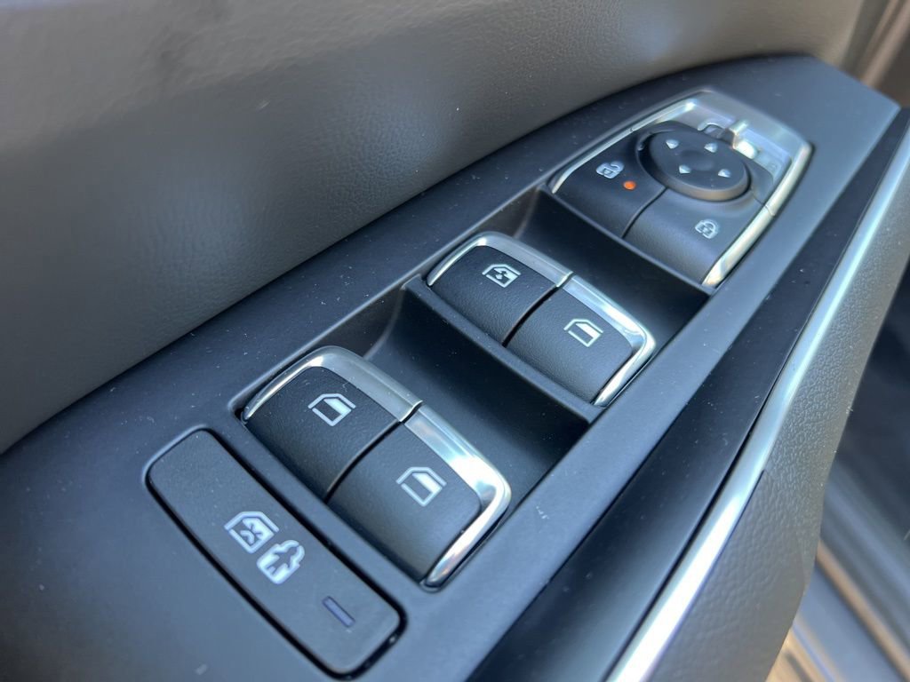 Certified 2025 Kia Sorento EX w/ Panoramic Sunroof Package image 12