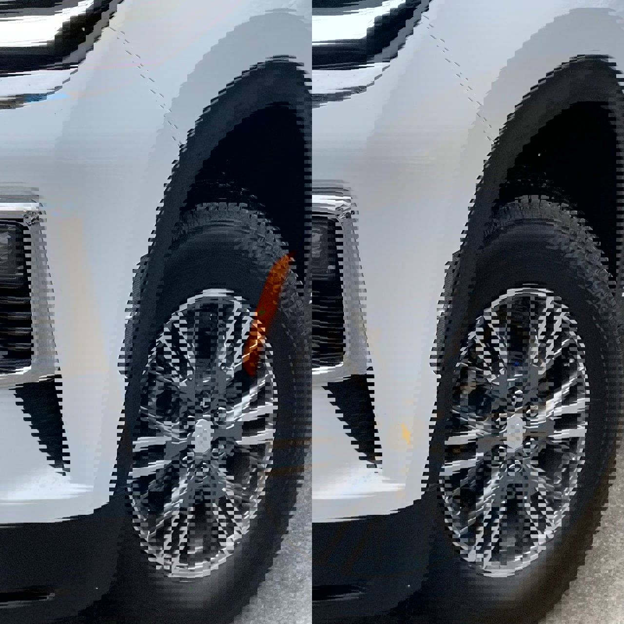 Used 2025 Chevrolet Traverse LT image 8