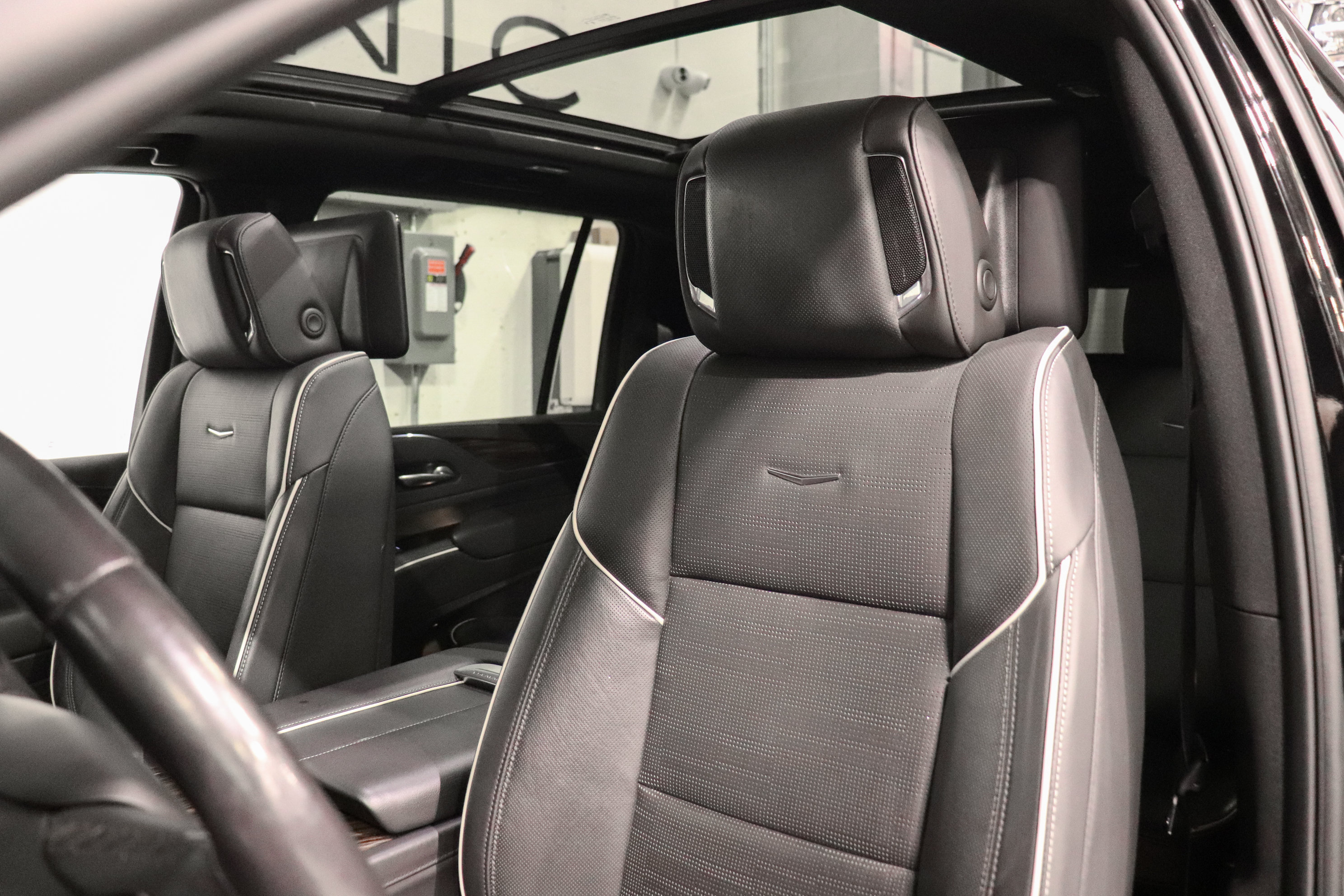 Used 2023 Cadillac Escalade ESV Premium Luxury w/ Performance Package AWD/4WD image 13