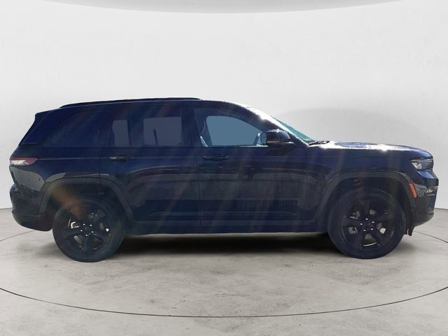 Used 2024 Jeep Grand Cherokee Limited w/ Black Appearance Package image 6