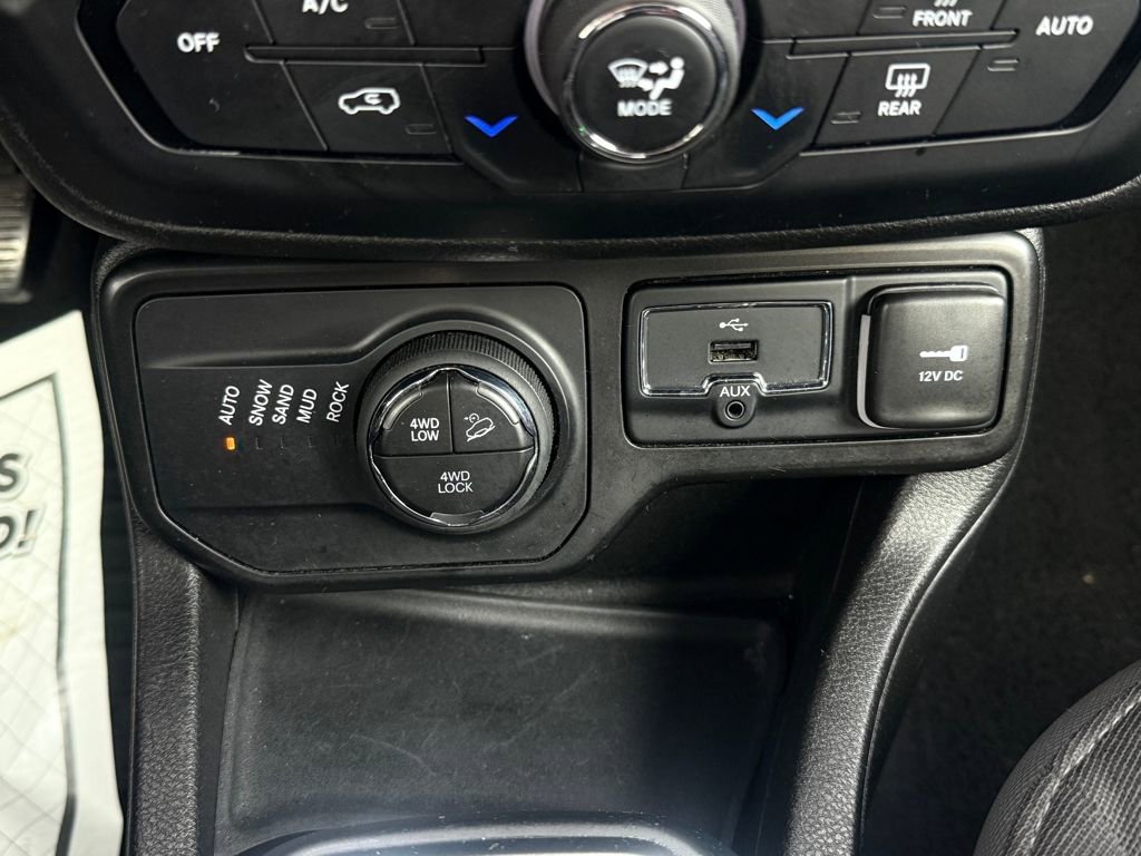 Used 2023 Jeep Renegade Trailhawk image 28