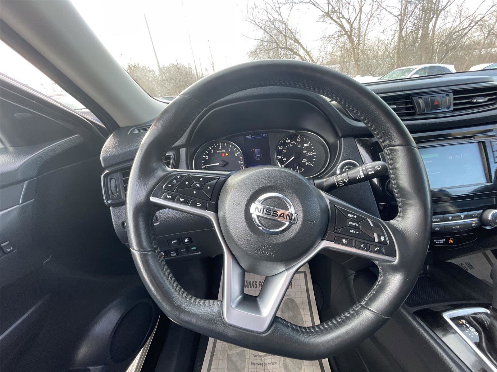 Used 2018 Nissan Rogue SV w/ Premium Package image 15