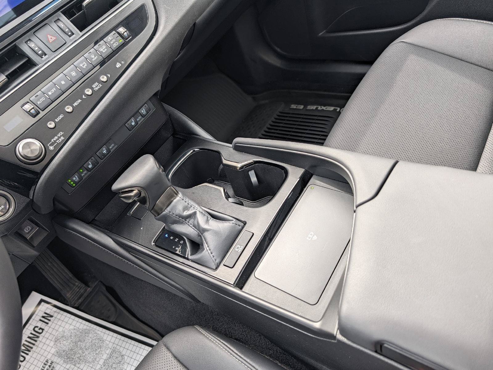 Certified 2024 Lexus ES 250 w/ Premium Package AWD/4WD image 16