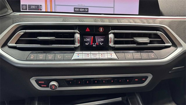 Used 2020 BMW X7 M50i w/ Executive Package image 31