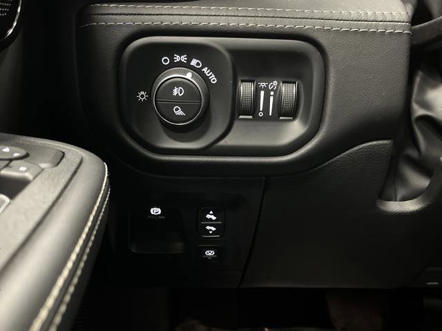 Certified 2025 RAM 1500 Limited image 26