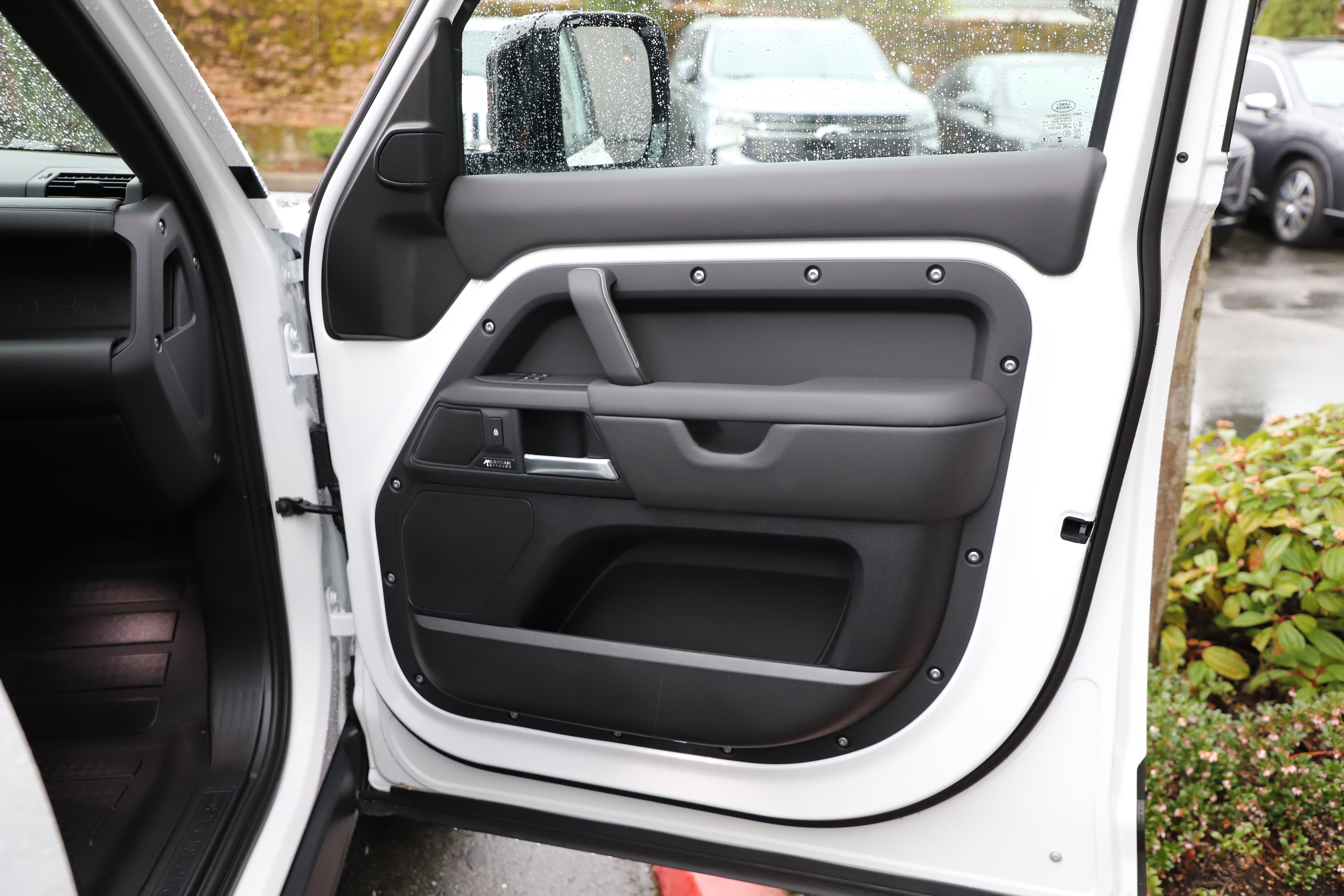 New 2026 Land Rover Defender 110 X-Dynamic SE image 7