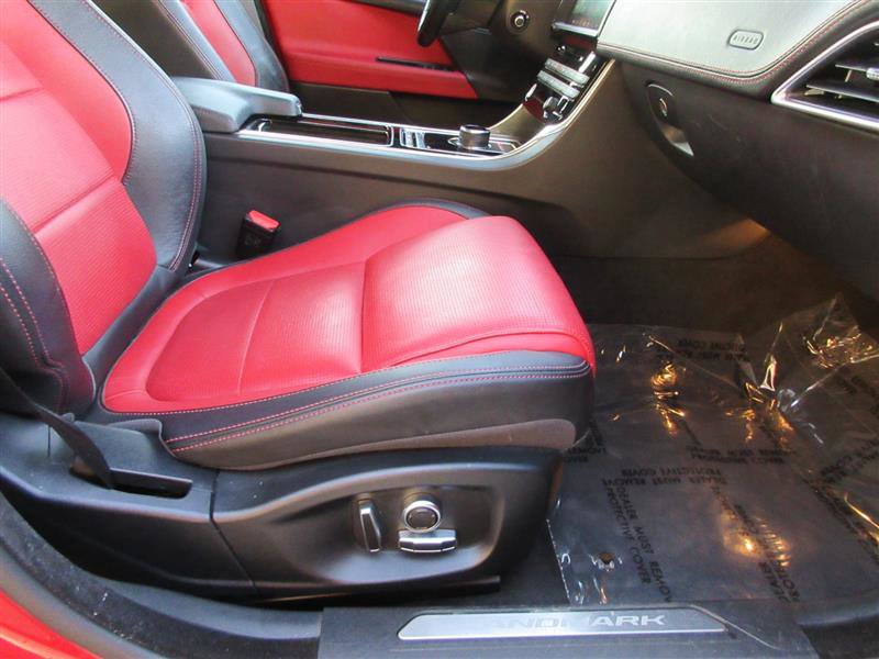 Used 2019 Jaguar XE Landmark Edition image 32